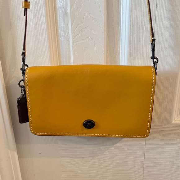 Coach 1941 Dinky Crossbody Bag in Flax Oxblood Glovetanned Leather 20215 NWOT - Picture 1 of 6